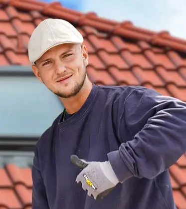 Pascal Müller - ein Dachdecker mit über 14 Jahren Erfahrung